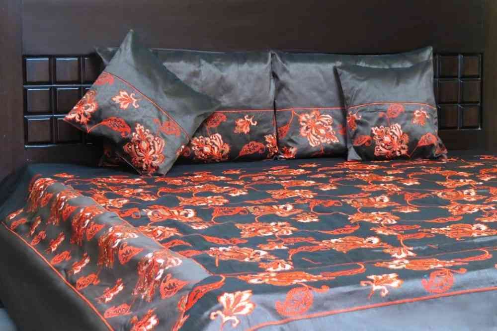 Beautiful Black 5 Piece Silk Bedcover Set