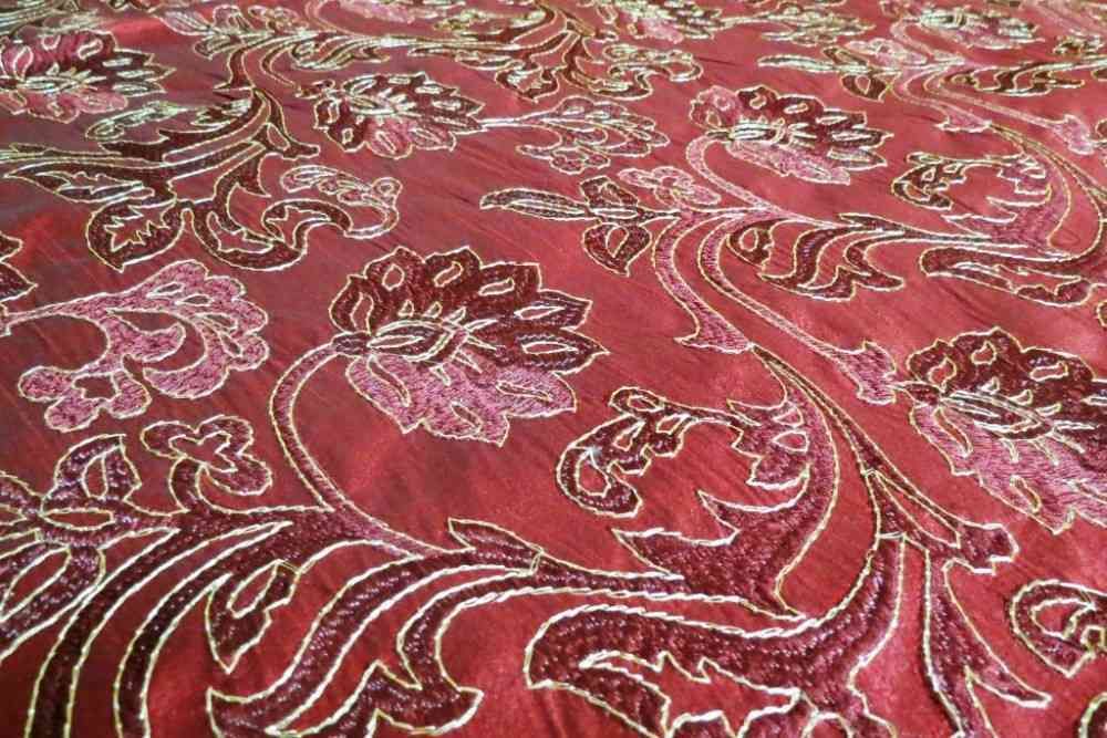 Beautiful Maroon 5 Piece Silk Bedspread Set