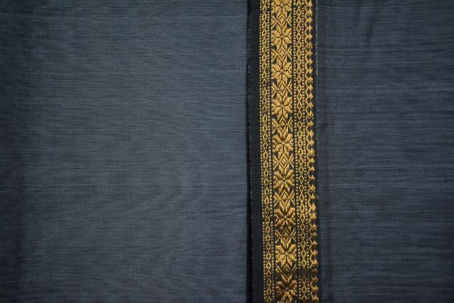 Grey Zari Border Maheshwari Silk Handloom Fabric