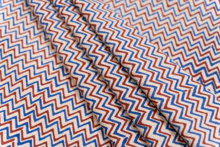 RED AND BLUE CHEVRON BLOCK PRINTED COTTON FABRIC-HF5045