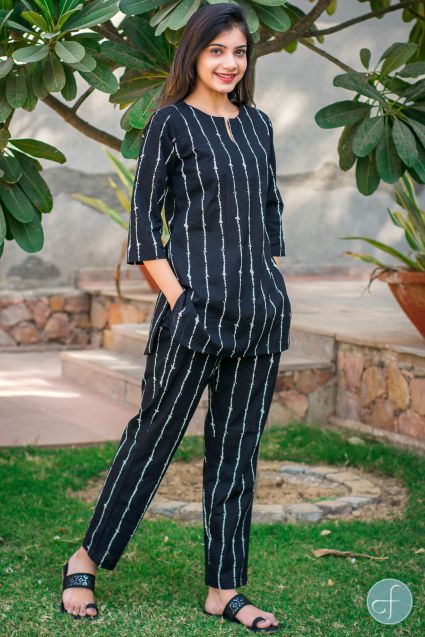 BLACK AND WHITE BLOCK PRINTED NIGHT SUIT-NS105